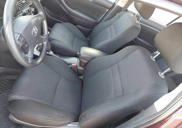 Toyota Avensis cena 13900 przebieg: 272399, rok produkcji 2007 z Kraków małe 172